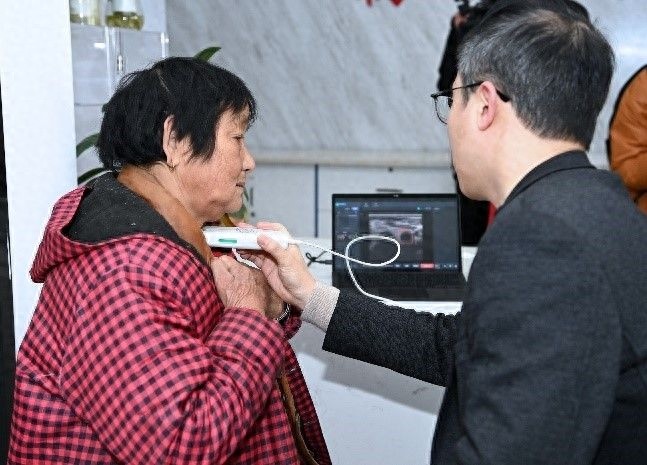 惊！嘉兴海盐新中医AI理疗小站启用，村民体验后大呼神奇  第1张