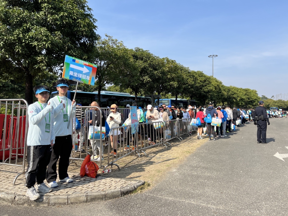 莞马归来！东莞巴士以专业服务护航2024马拉松，接驳专线贴心护航跑友  第2张