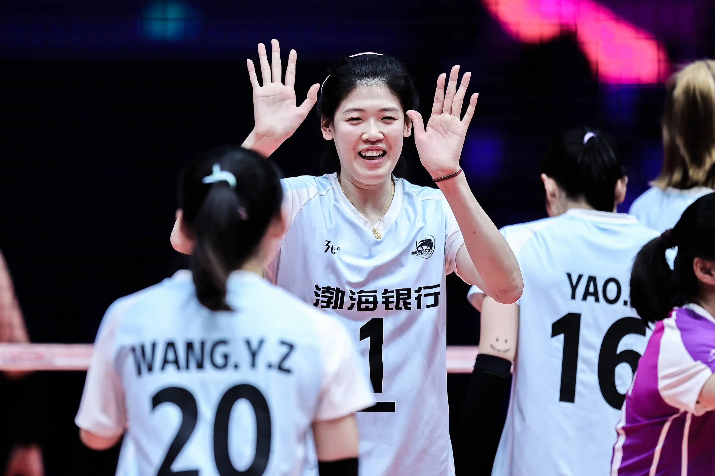 朱婷再创辉煌！科内利亚诺3比0完胜天津女排，成功登顶2024女排世俱杯  第2张