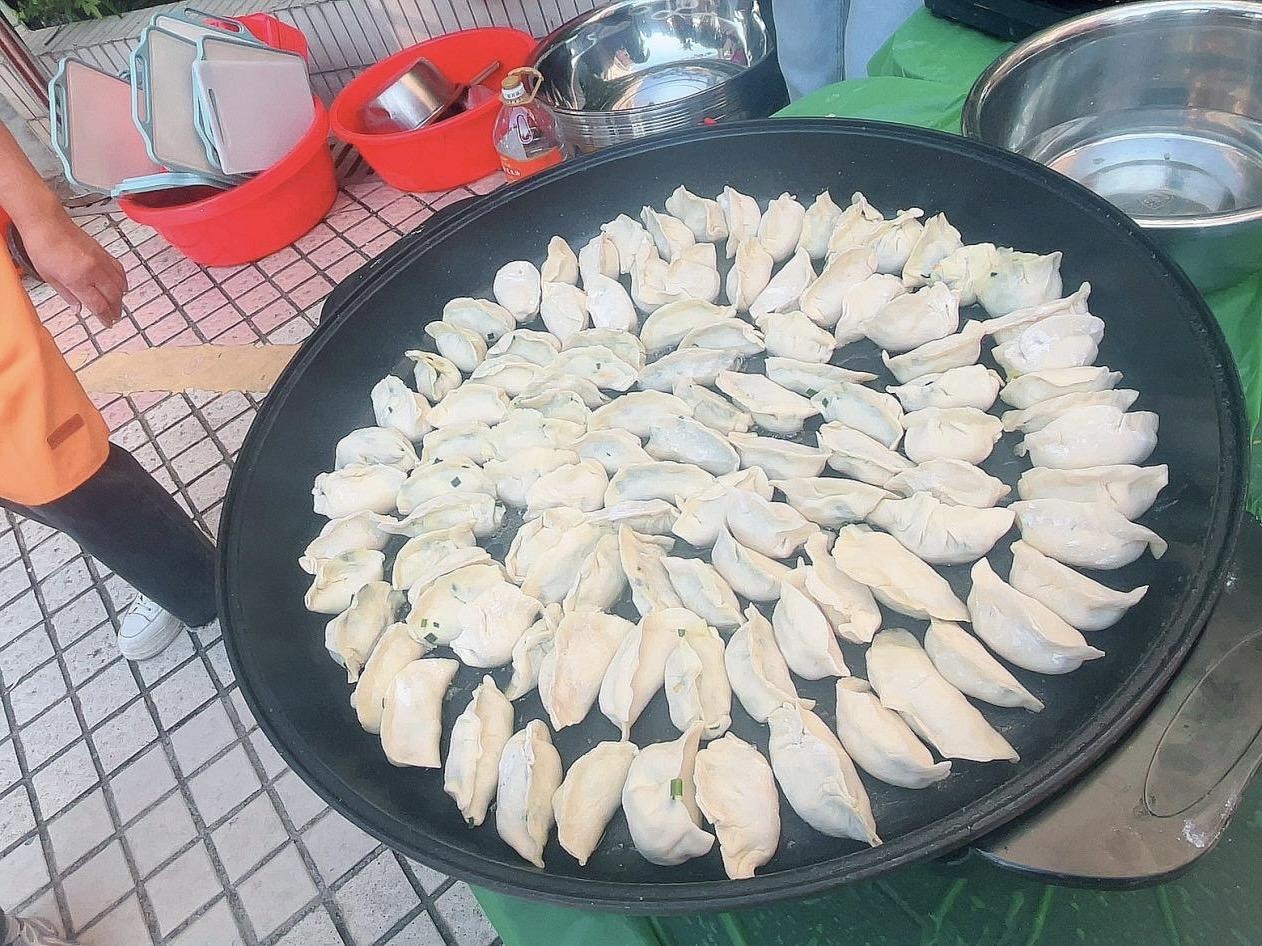 冬至暖心饺子日：名海社区传承文化，邻里情深共度佳节  第3张