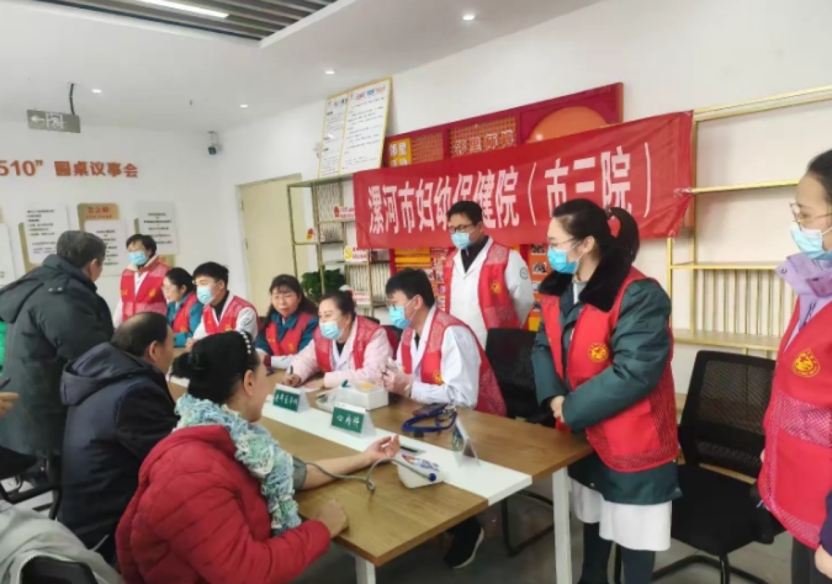 冬至温暖行动：志愿者包饺子，老年大学精彩演出感动全场  第5张