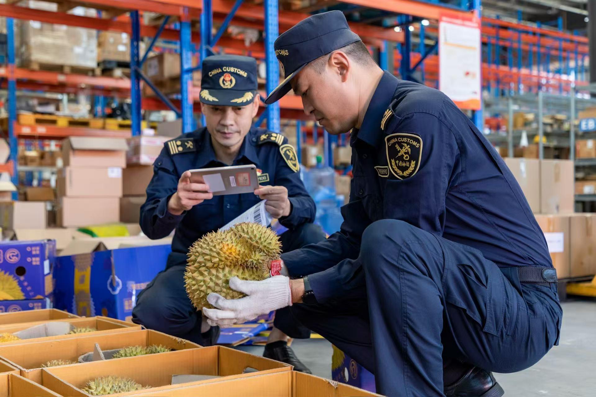 跨境电商 1210 保税备货模式来袭！榴莲价格直降 30%，48 小时配送到家  第2张