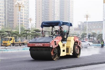 一天时间，中心城区这条道路竟然完成铺设并恢复通车
