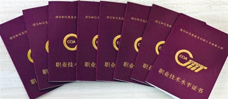 红古区政务服务中心首批 20 名行政办事员持证上岗，专业范儿十足  第1张