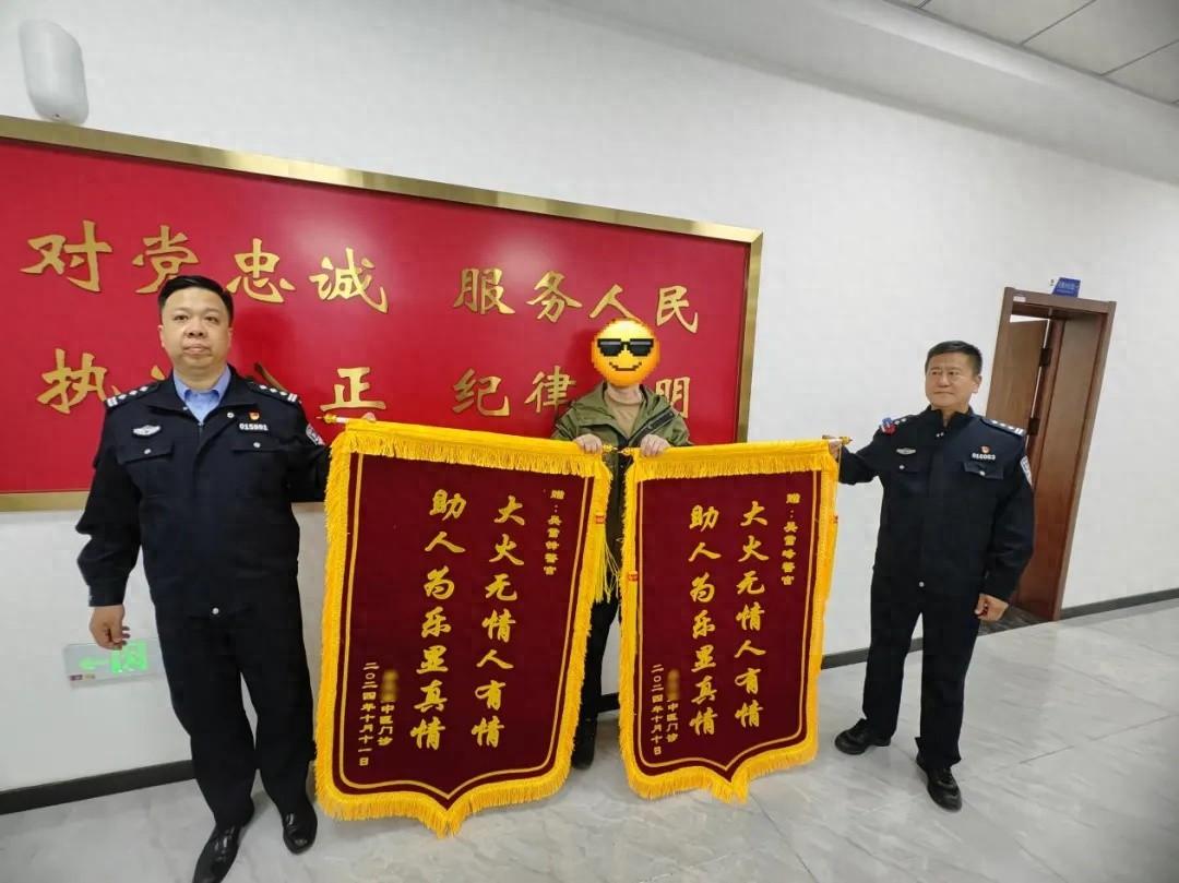 三进火场！老民警灭火后默默离去，他是谁？  第1张