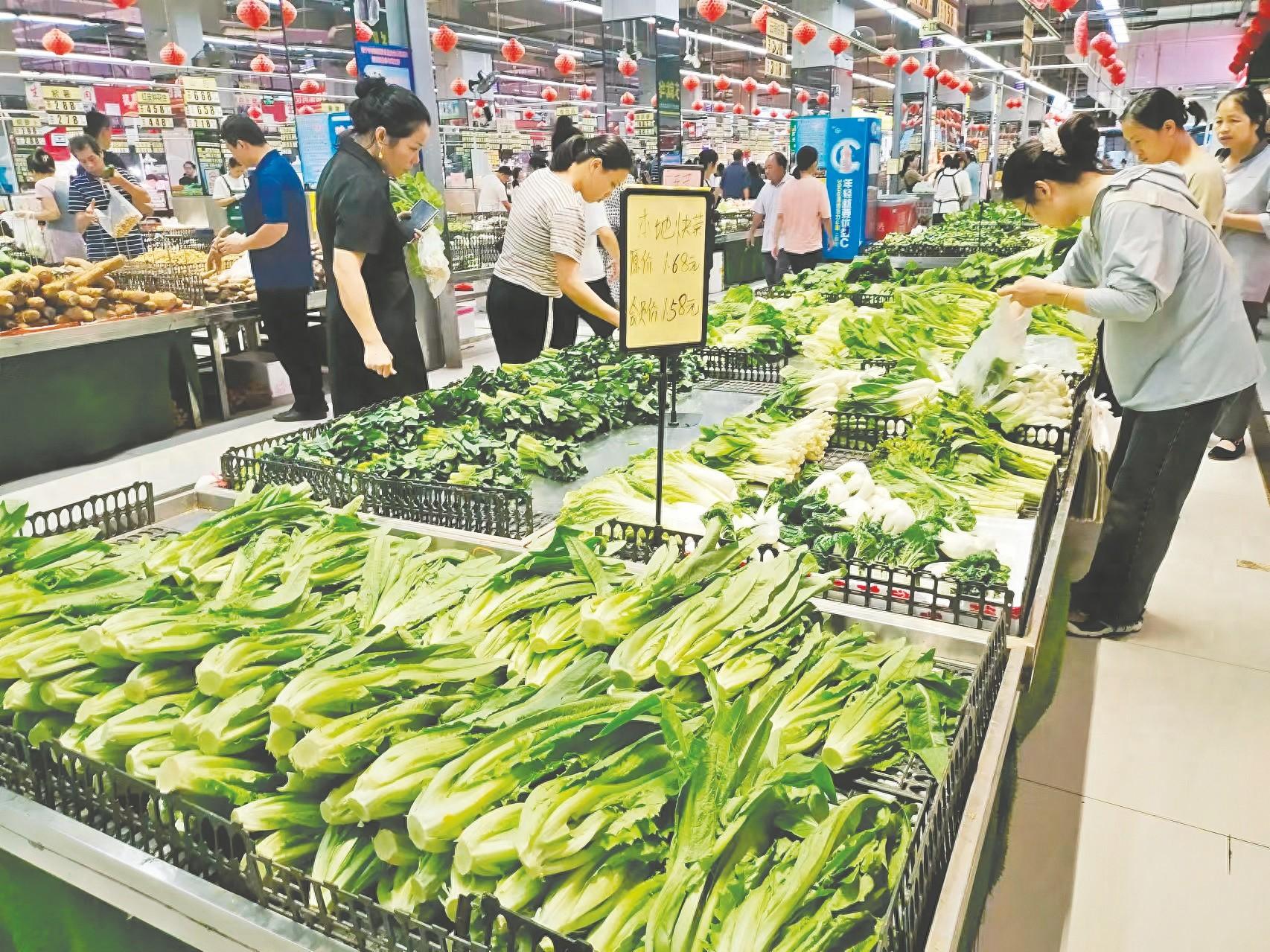 蔬菜价格大跳水！部分蔬菜价格腰斩，市民直呼太便宜了  第1张