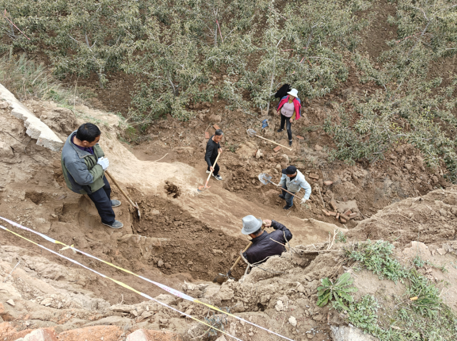 七里河区及时修复受损道路,保障村民秋收通行无阻 第2张 七里河区及时修复受损道路,保障村民秋收通行无阻 第2张