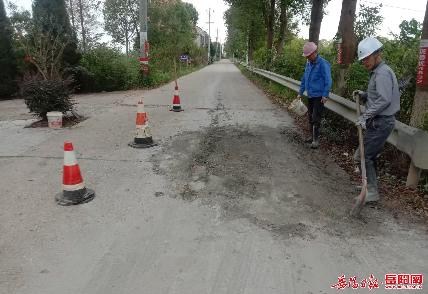 华容县一道路坑洼不平存隐患,村民盼早日修复 第3张 华容县一道路坑洼不平存隐患,村民盼早日修复 第3张