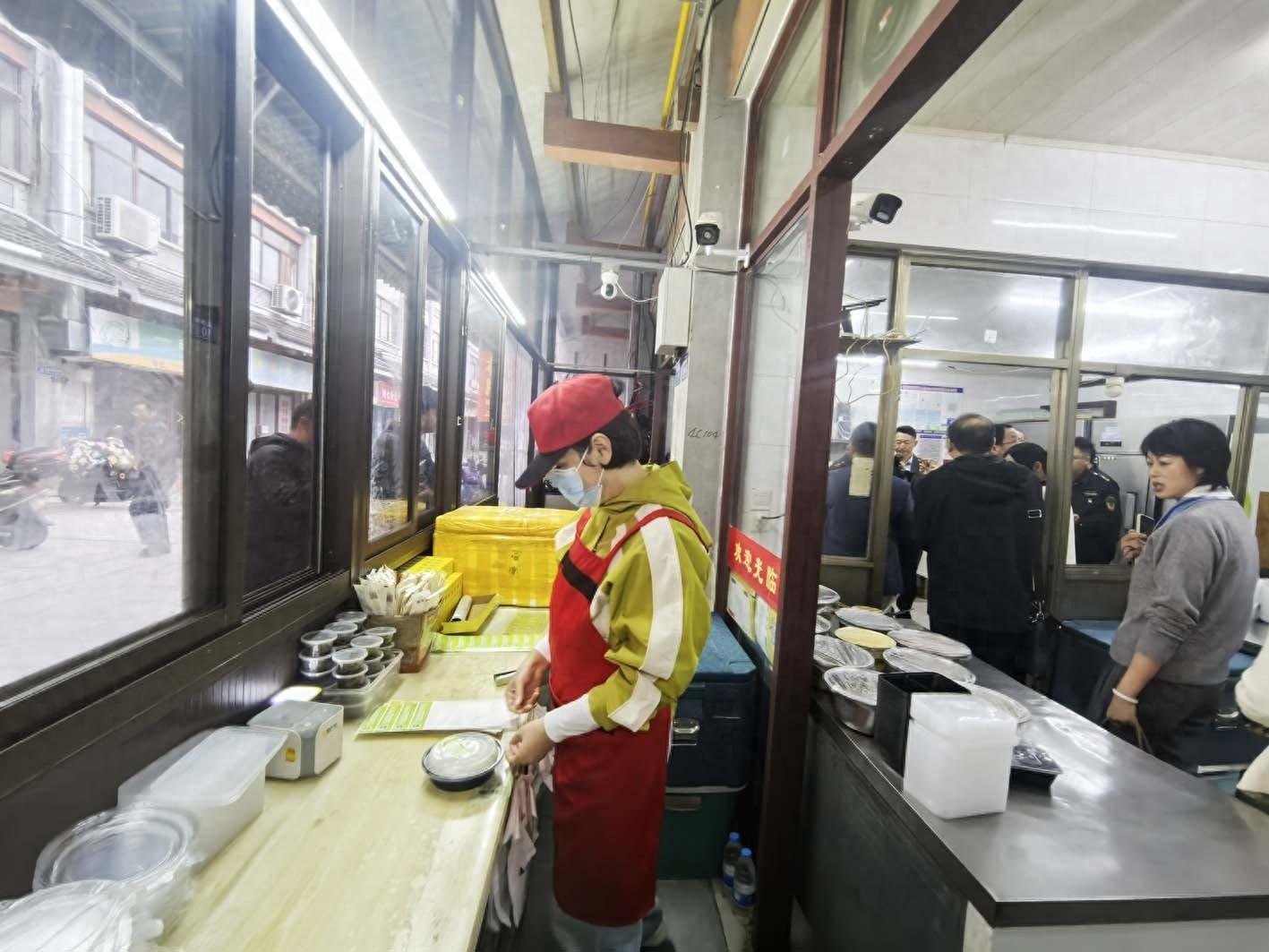 干饭人的福利！扬州率先打造无堂食外卖规范区，全程直播厨房情况  第1张