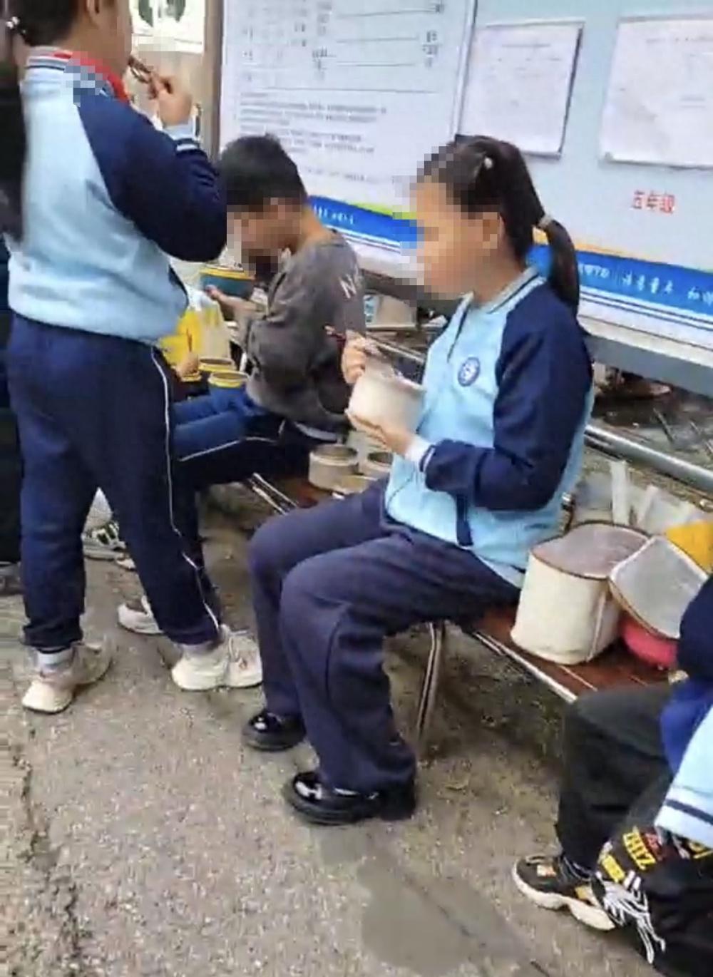 学生自带饭只能蹲室外吃？株洲一学校规定引热议  第3张
