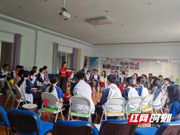 永州四中举行鼓圈心理减压团辅活动，60 多名学生踊跃参加  第1张