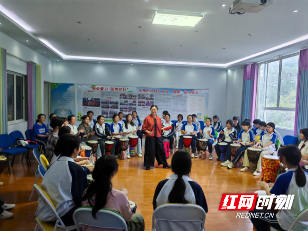 永州四中举行鼓圈心理减压团辅活动，60 多名学生踊跃参加  第2张