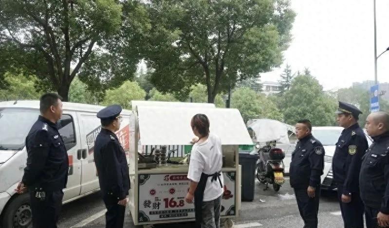 龙喜路成监管盲区？长沙县多部门联动还路于民  第1张