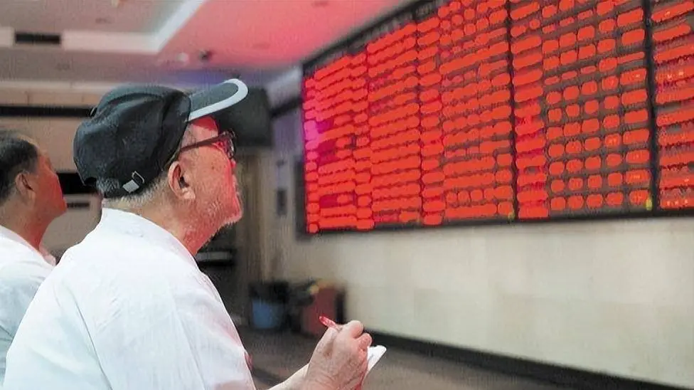 周三 A 股低开高走，沪指涨 0.79%，军工、风电股集体大涨