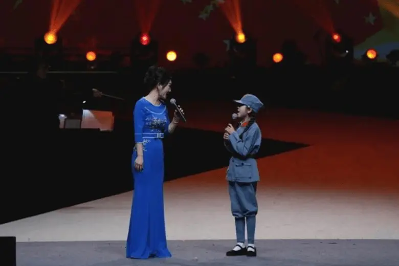 上海轻音乐团百场轻音边疆行，助力叶城女孩追逐音乐梦想