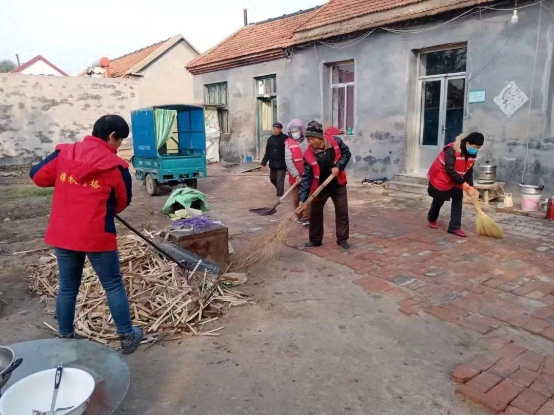 博兴县锦秋街道妇联开展庭院清洁日主题活动，助力全域庭院清洁  第1张