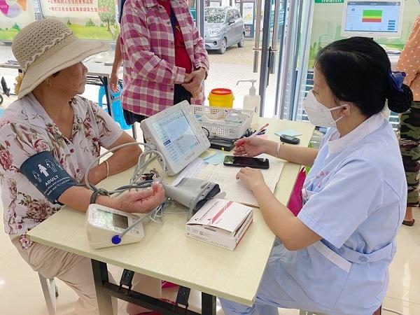 2024 年 10 月敬老月，三亚海棠区卫健委为老人送上免费医疗服务，快来看看  第2张