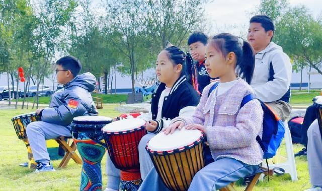 一场草叶的旋律草坪开放式音乐节，奏响民族团结乐章  第2张