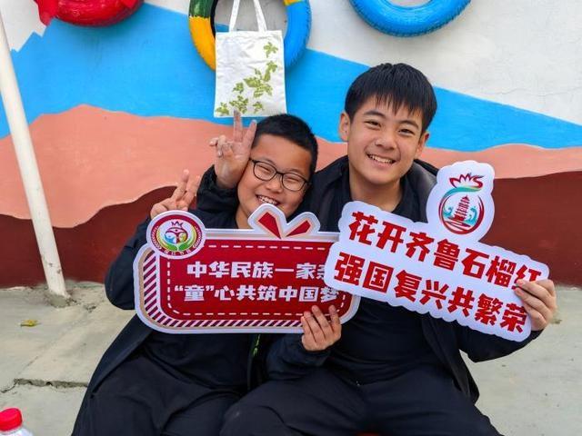 一场草叶的旋律草坪开放式音乐节，奏响民族团结乐章  第5张