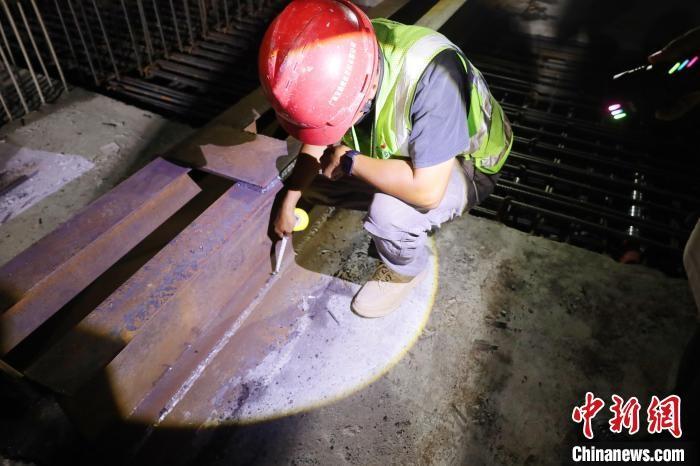 柳梧铁路金田紫荆河特大桥连续梁合龙，打通架梁关键通道  第2张