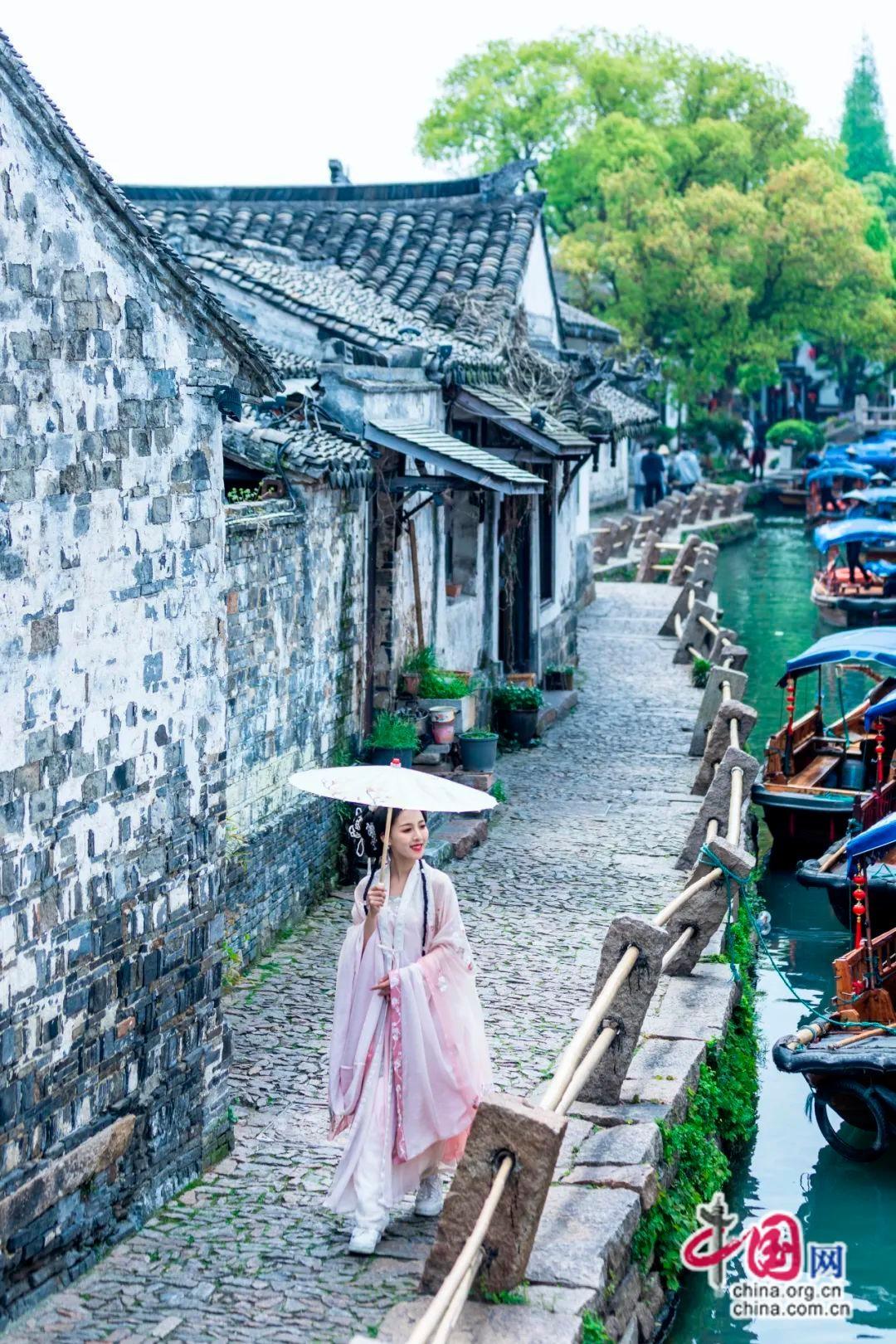 周庄古镇：江南水乡的诗画传奇，一生必去的 20 个长三角古镇之一  第7张