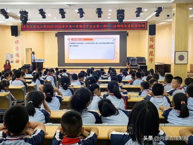 一把雨伞引发的暖心故事，这位民警的敬业态度让人折服  第3张