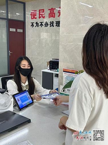 昌南新区政务服务中心：办事效率高，保姆式服务让群众只跑一次路  第2张
