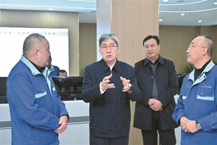 忻州市委书记朱晓东深入调研供暖准备工作，确保今冬温暖过冬  第1张