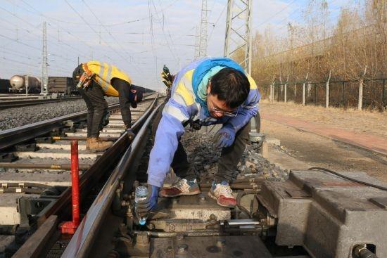 铁路道岔融雪设备检修，确保冬季铁路运行安全  第4张