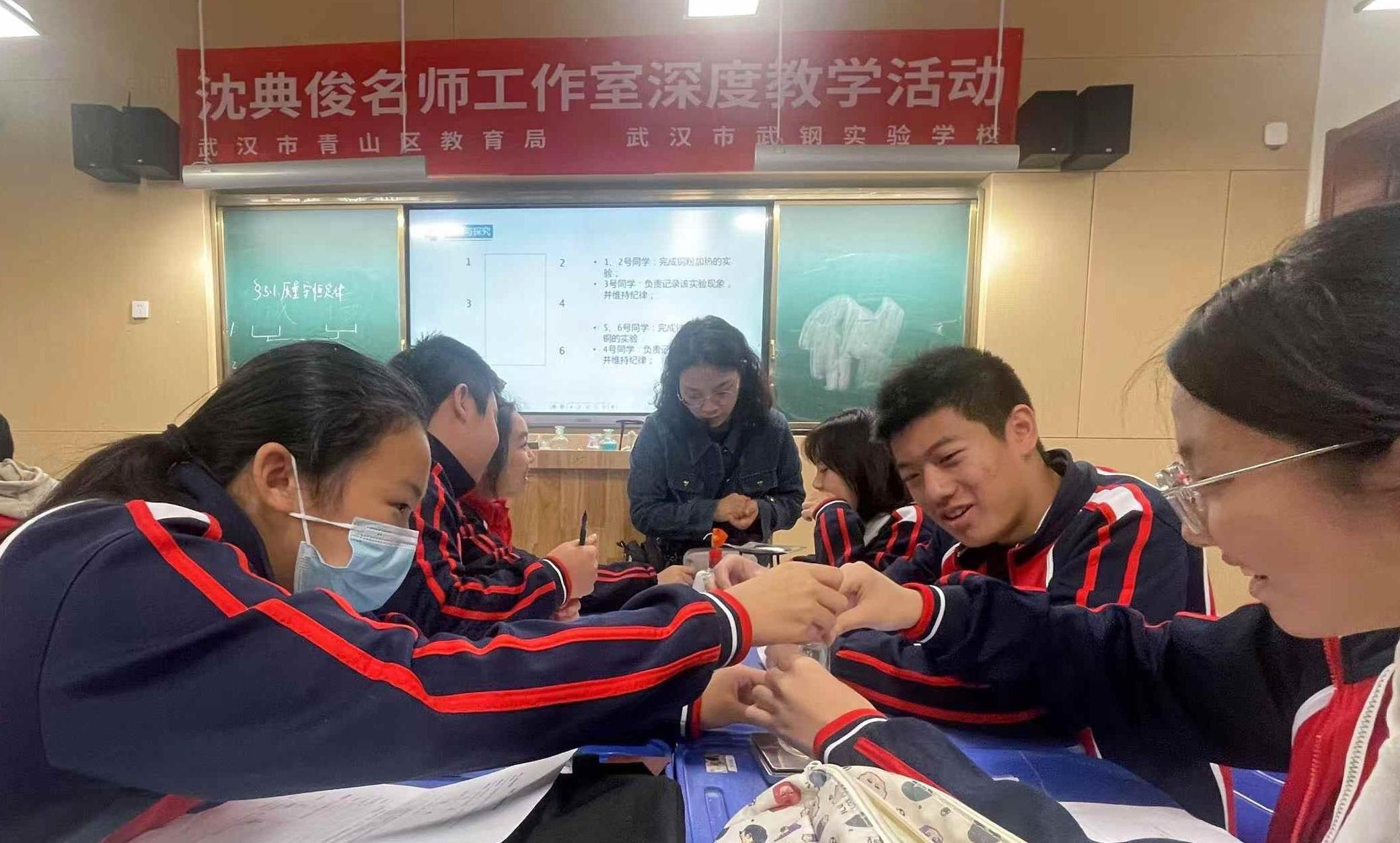 惊呼声中女生竟获胜！这场拔河比赛背后隐藏着什么秘密？  第2张