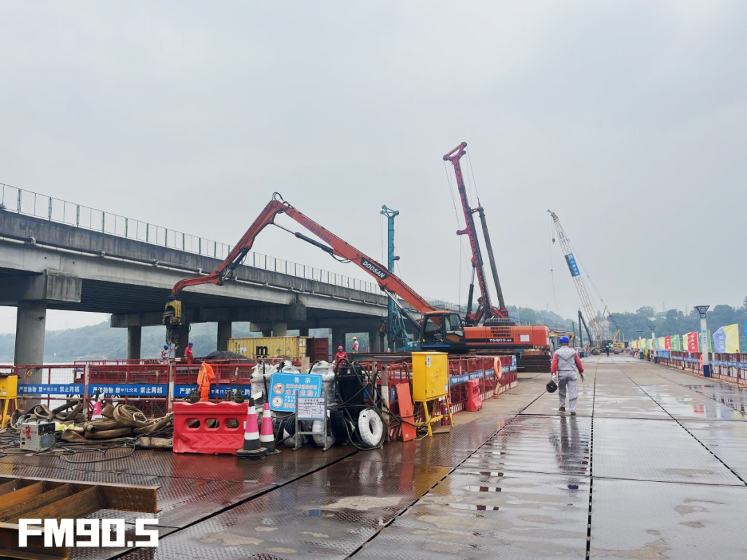 耒宜改扩建工程全力冲刺！半幅封闭施工，现场工人忙碌，机械设备穿梭，你还不来看看？  第3张