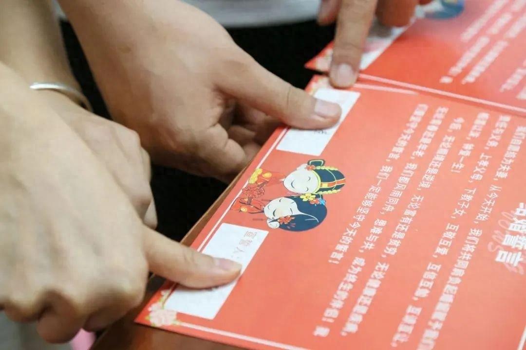 仅花 160 元，云阳新人打造浪漫草坪婚礼，经济实惠又清新