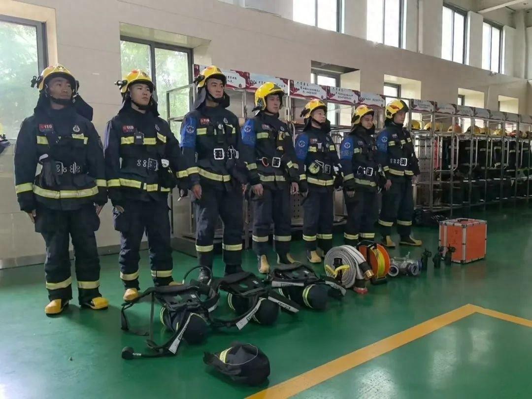 消防救援大队开展紧急避险专项训练，提高灭火救援能力  第1张