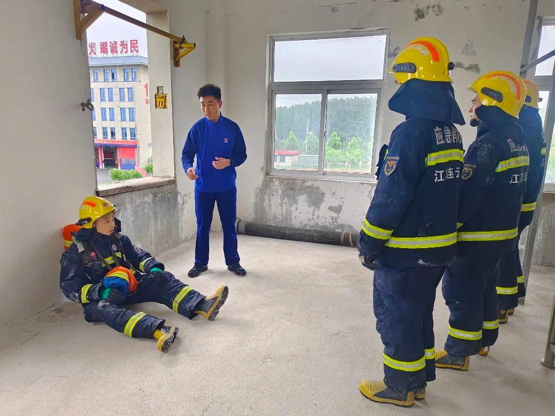 消防救援大队开展紧急避险专项训练，提高灭火救援能力  第13张