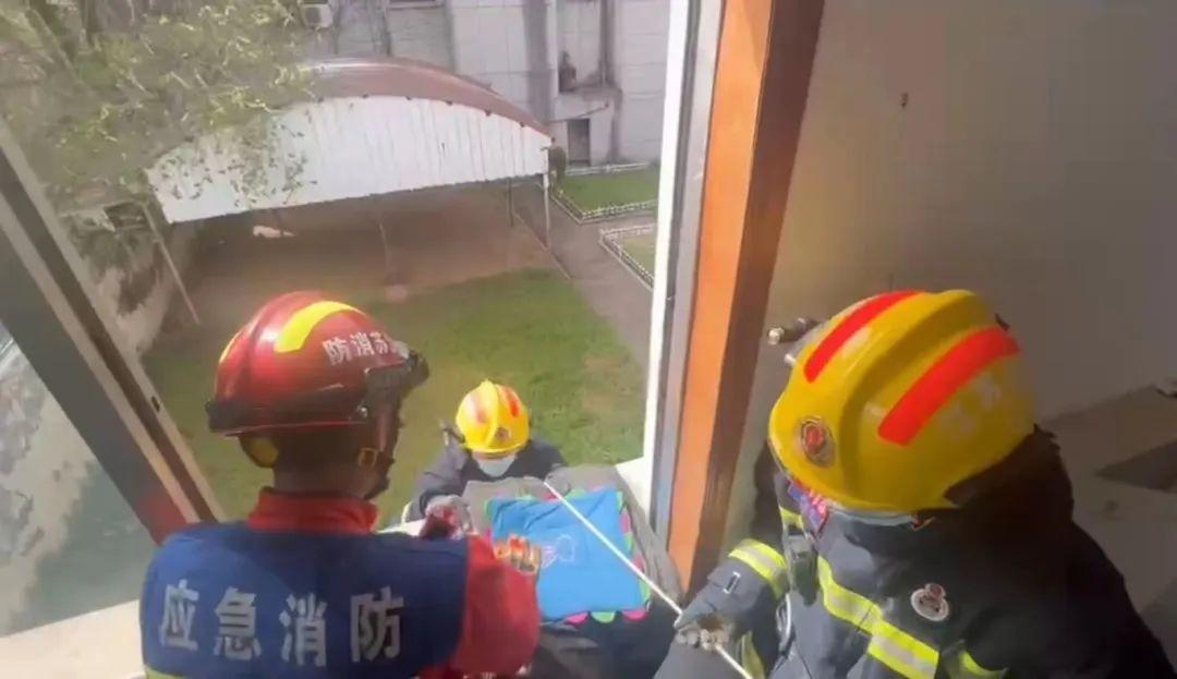 消防救援大队开展紧急避险专项训练，提高灭火救援能力  第4张