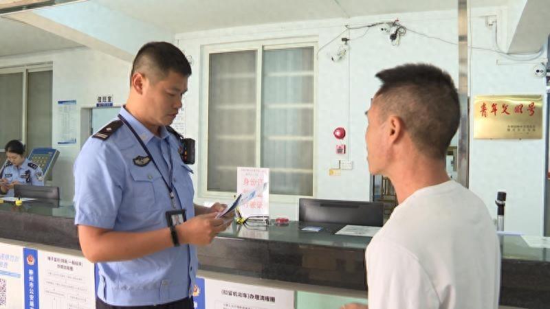 新能源小车司机竟在东环大道上这样开车，原因令人意想不到  第1张