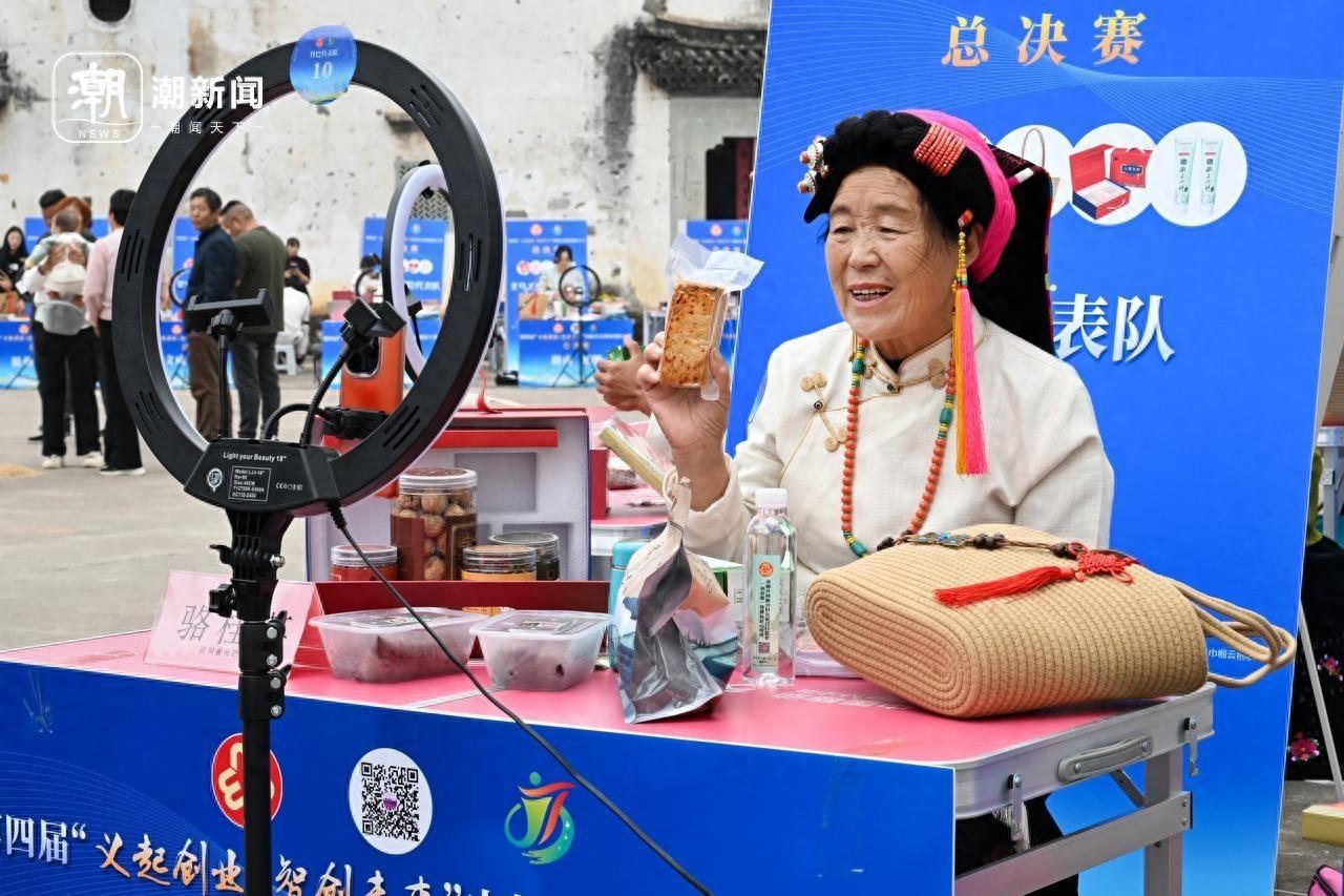 74 岁四川大妈骆桂英，跨越千里到义乌，直播带货编中国结，勇夺创业大赛三等奖  第1张