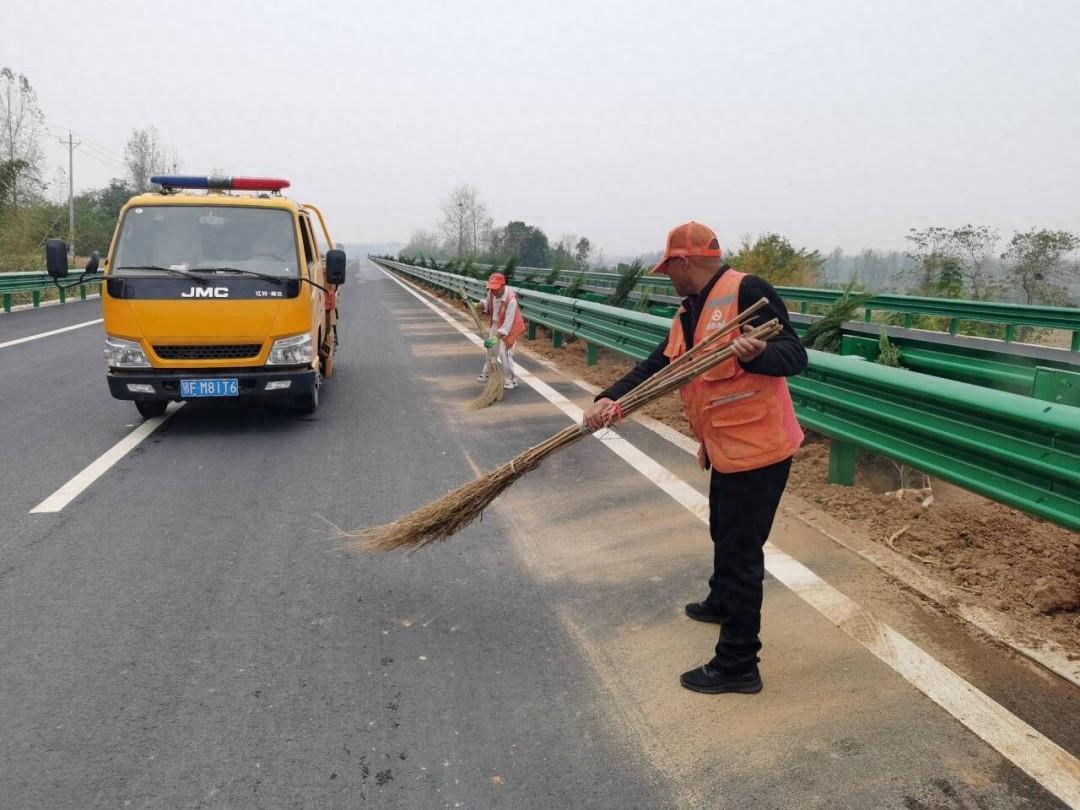 南漳公路中心打好四张牌，打造畅洁舒美安公路通行环境  第1张