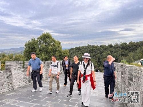 南昌一学校组织退休教师秋游，他们的热情和活力丝毫不减  第1张