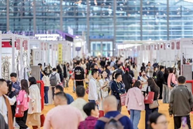 1 展+1 周！2 万客商齐聚深圳，共绘商贸图景  第1张
