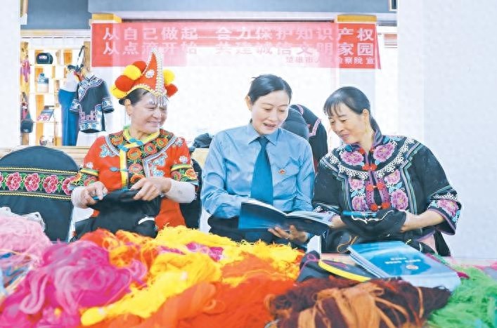 楚雄彝绣火出圈，检察机关保驾护航