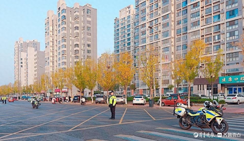 冠县交警大队持续开展护学岗工作，为学生安全保驾护航