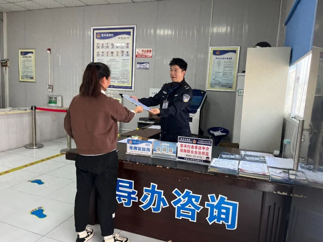 丰都交巡警雷霆出击，全力打击黄牛黑中介，还你一片清净