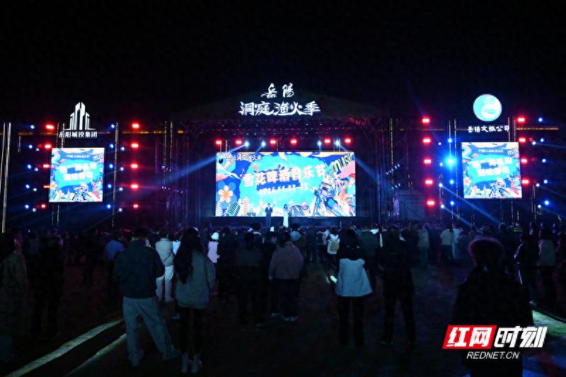 11 月 22 日晚，洞庭渔火季·雪花啤酒音乐节激情开启，快来享受开怀畅饮的激情时光