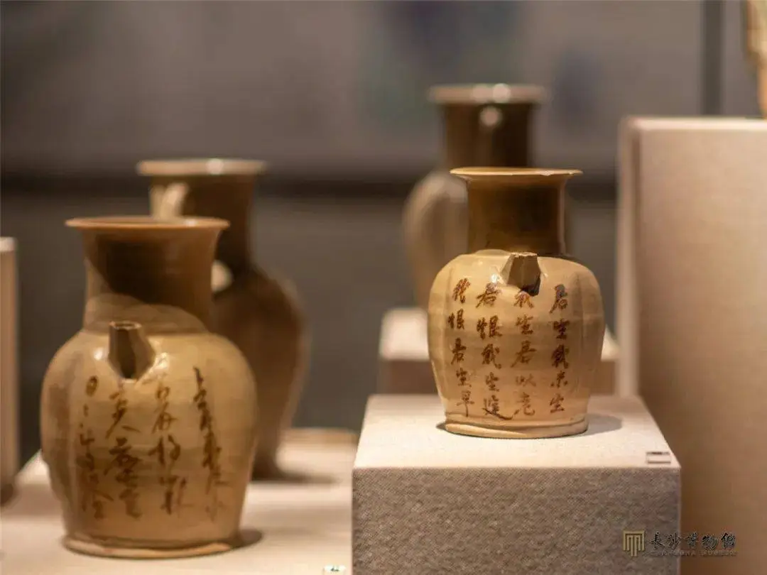 1000 多年前，长沙窑瓷器凭啥拥抱世界？