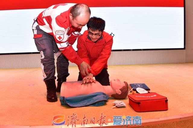 70 名企业消防员、职工参加培训，全部通过考核拿到急救证书  第3张