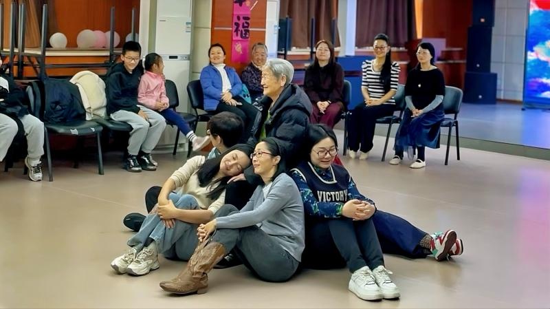 东城区崇外街道市民活动中心举办家庭美育活动，让爱舞动起来  第2张