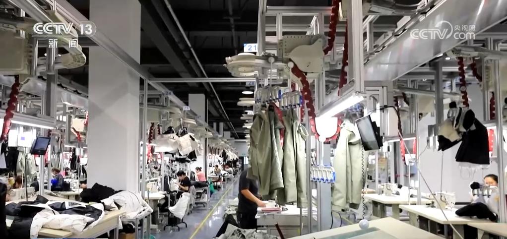 哈尔滨游客数量暴增，羽绒服设计巧思妙想，本土品牌能否崛起？  第5张