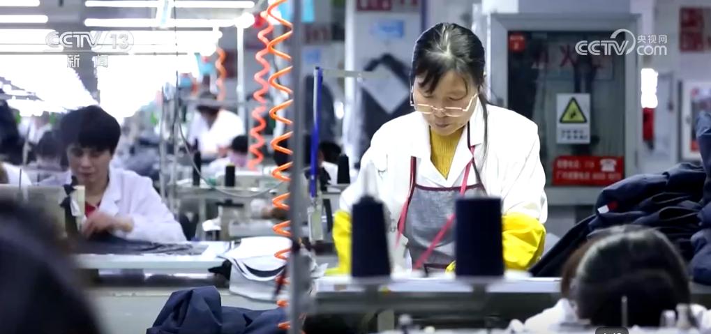 哈尔滨游客数量暴增，羽绒服设计巧思妙想，本土品牌能否崛起？  第7张