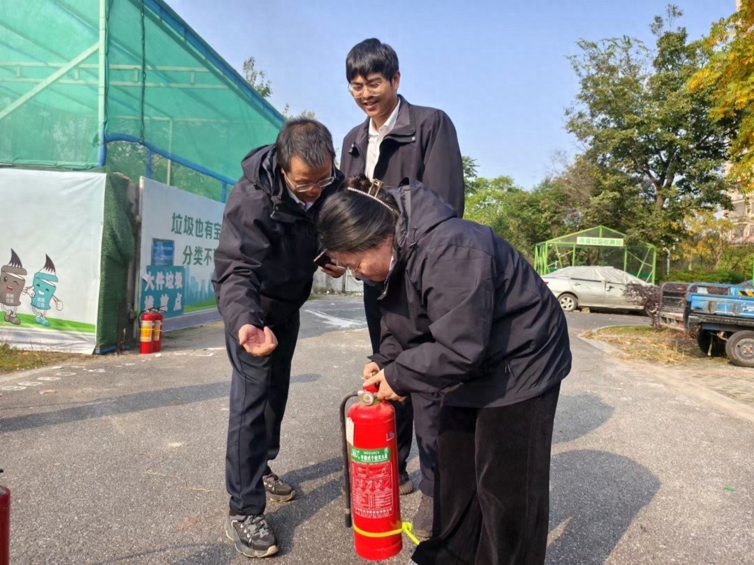 快来看看！吴兴区湖东街道怡和家园社区举办应急培训演练，增强社区安全管理  第1张
